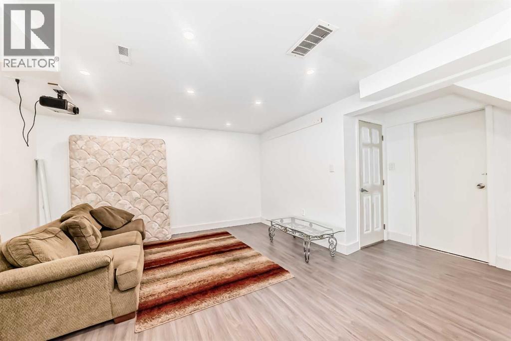 Single Family House for Sale in  Pinemill Mews NE Pineridge Calgary 