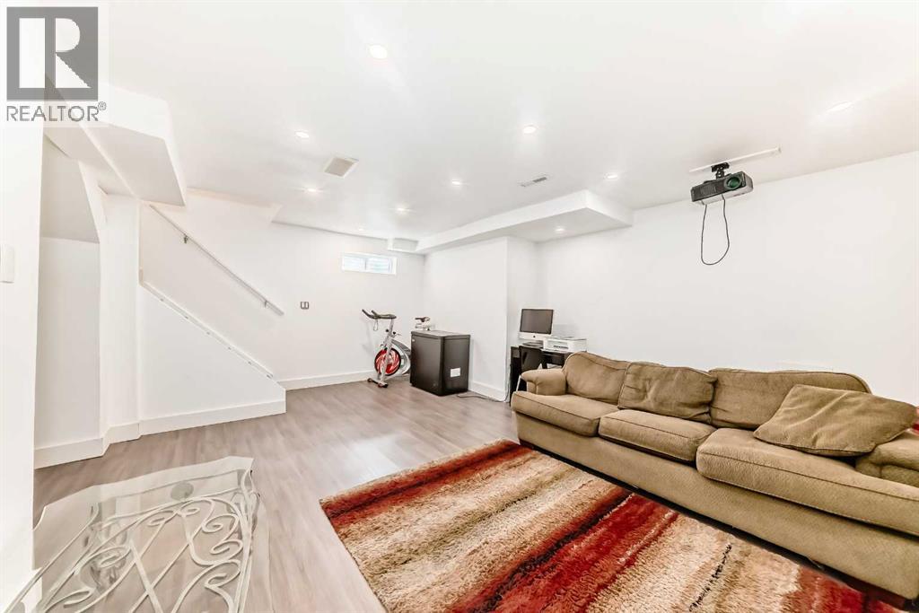 Single Family House for Sale in  Pinemill Mews NE Pineridge Calgary 