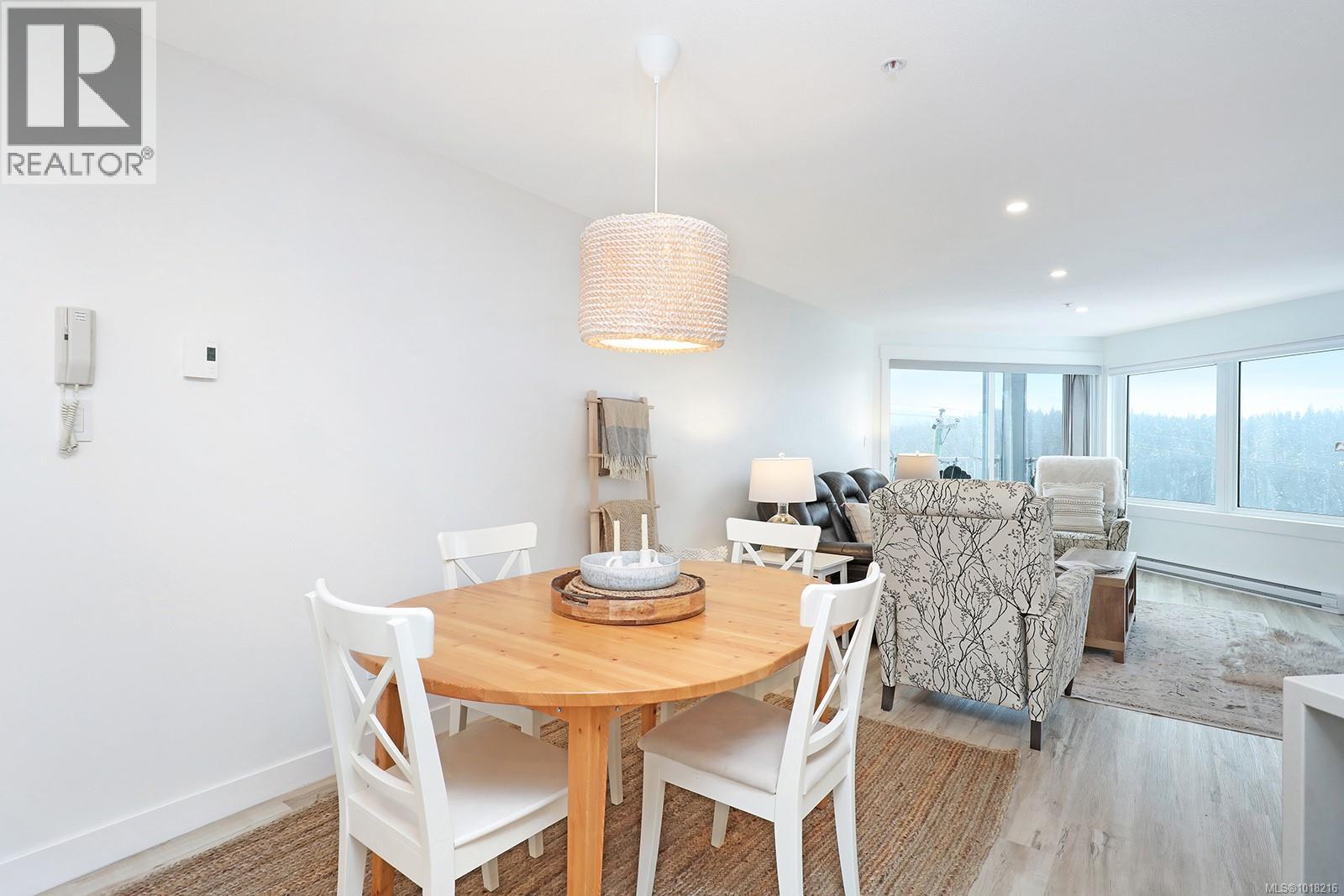 212 1320 Henry Rd, Courtenay