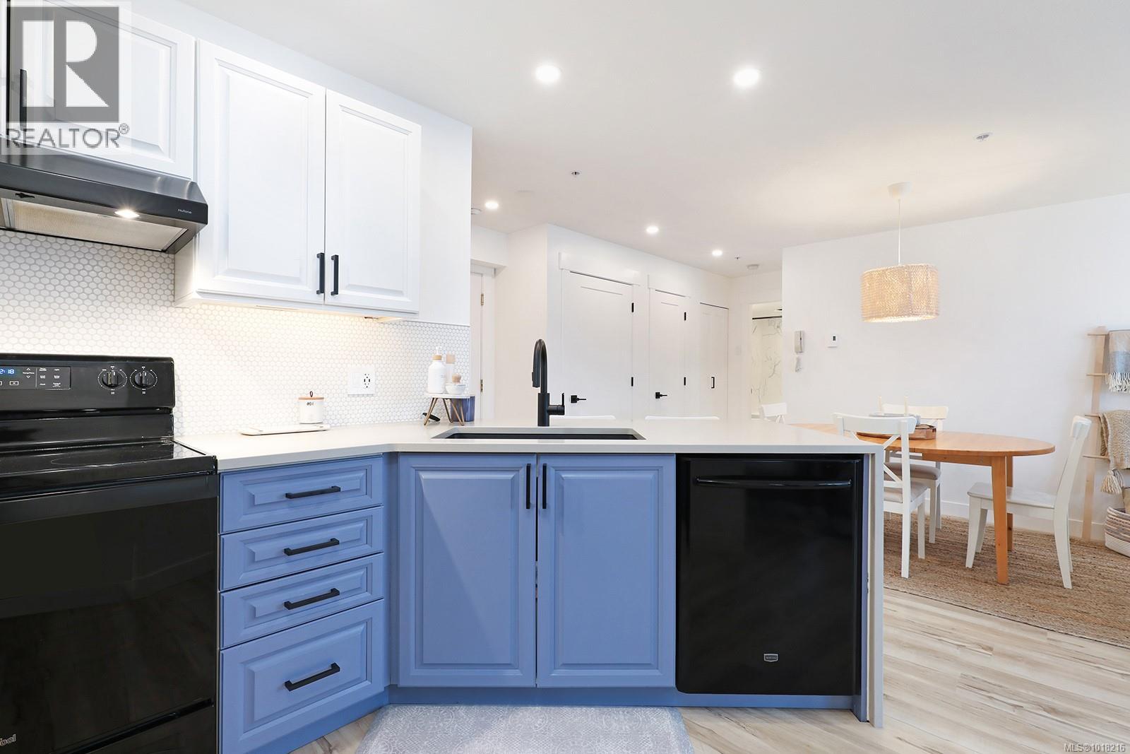 212 1320 Henry Rd, Courtenay