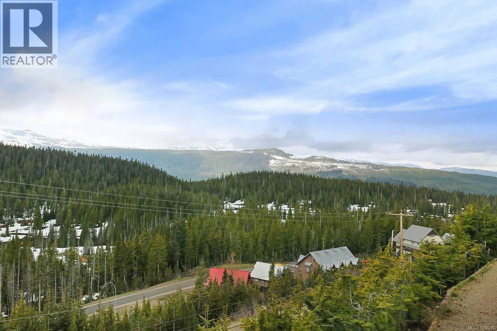 212 1320 Henry Rd, Courtenay