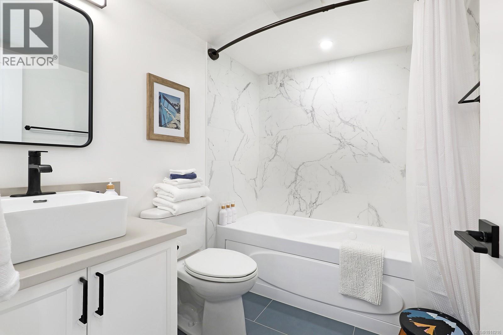 212 1320 Henry Rd, Courtenay