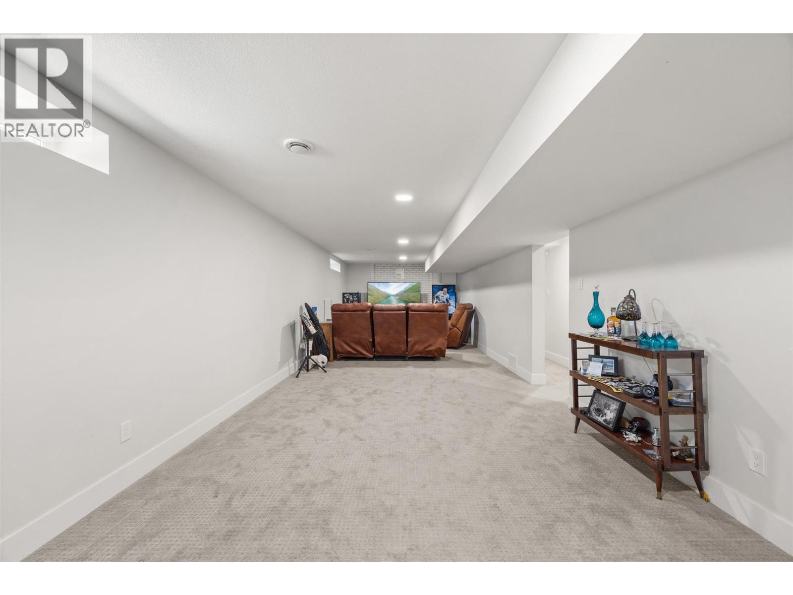  1255 Rio Drive, Kelowna