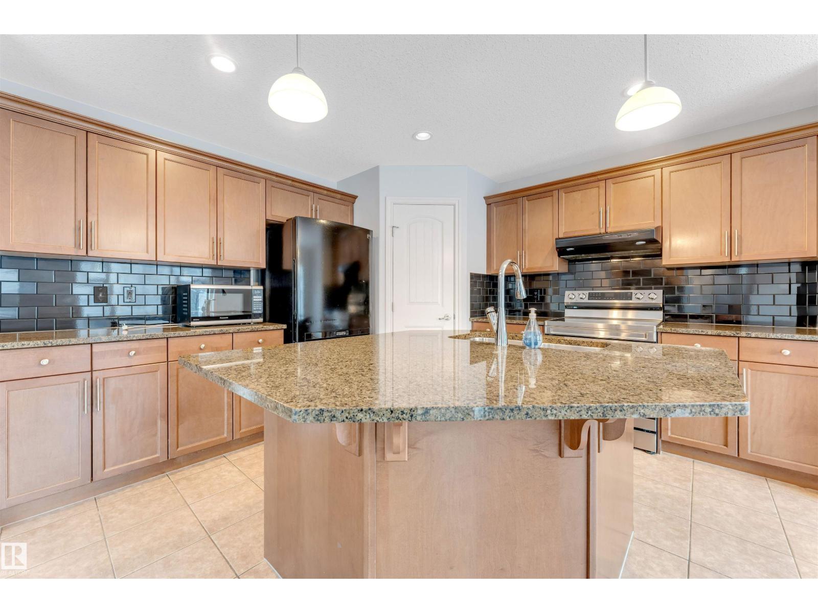 6723 19 AV SW, Edmonton