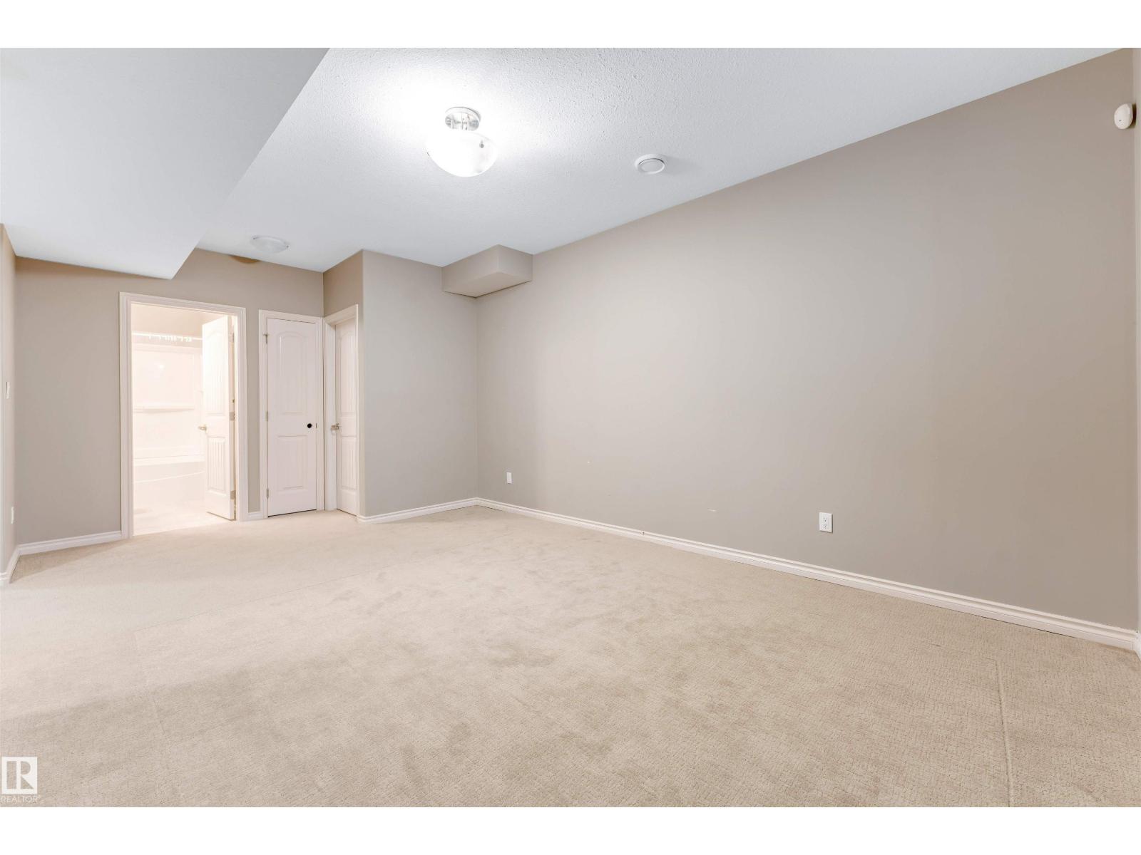 6723 19 AV SW, Edmonton