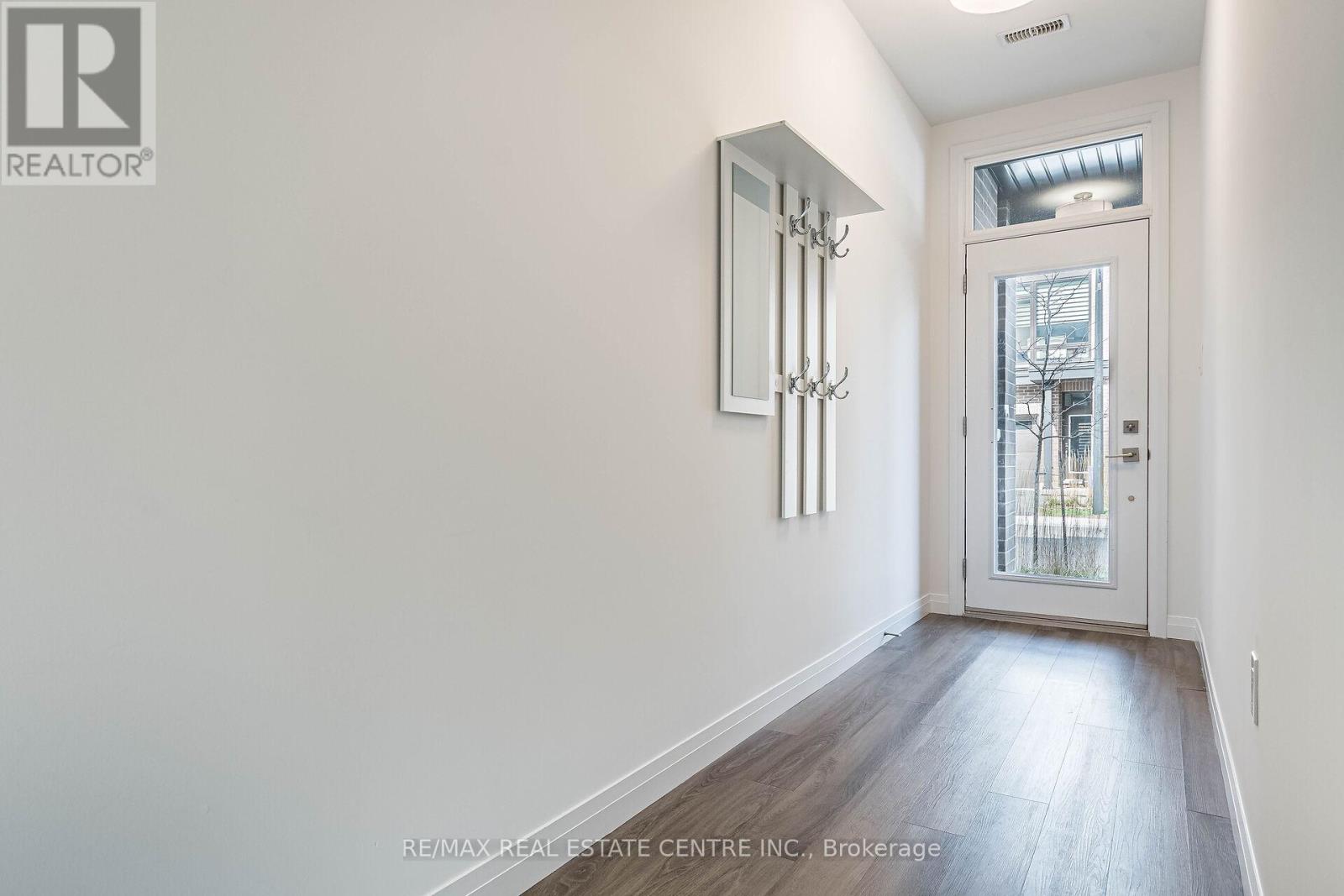 270 Melvin Unit 33 photo 3