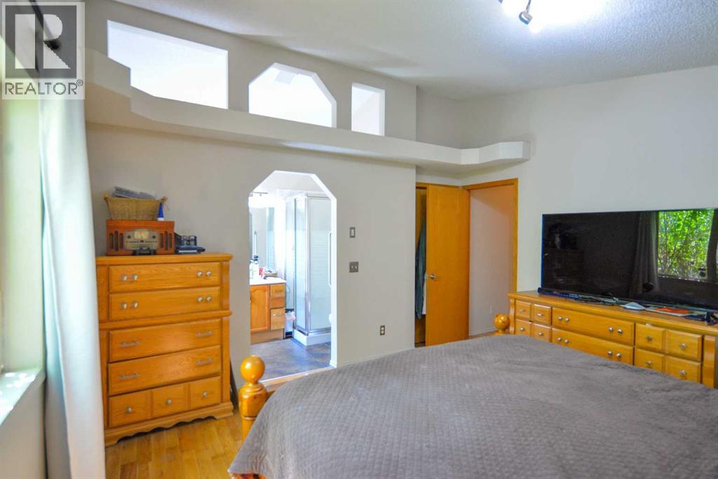 Single Family House Bungalow for Sale in  Valley Meadow Close NW Valley Ridge Calgary 