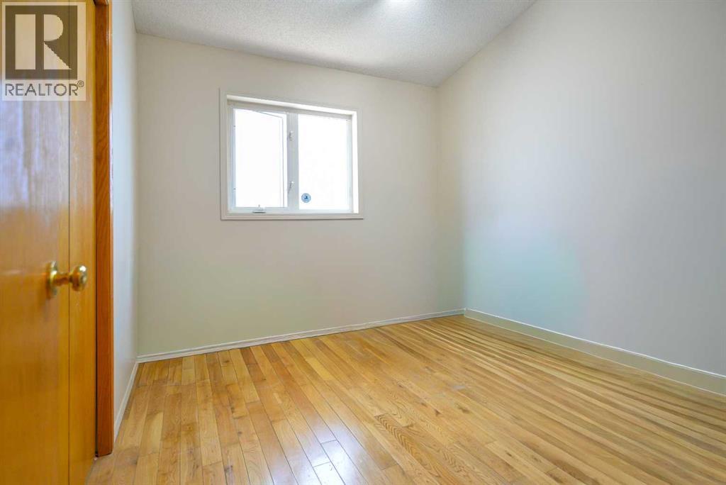 Single Family House Bungalow for Sale in  Valley Meadow Close NW Valley Ridge Calgary 