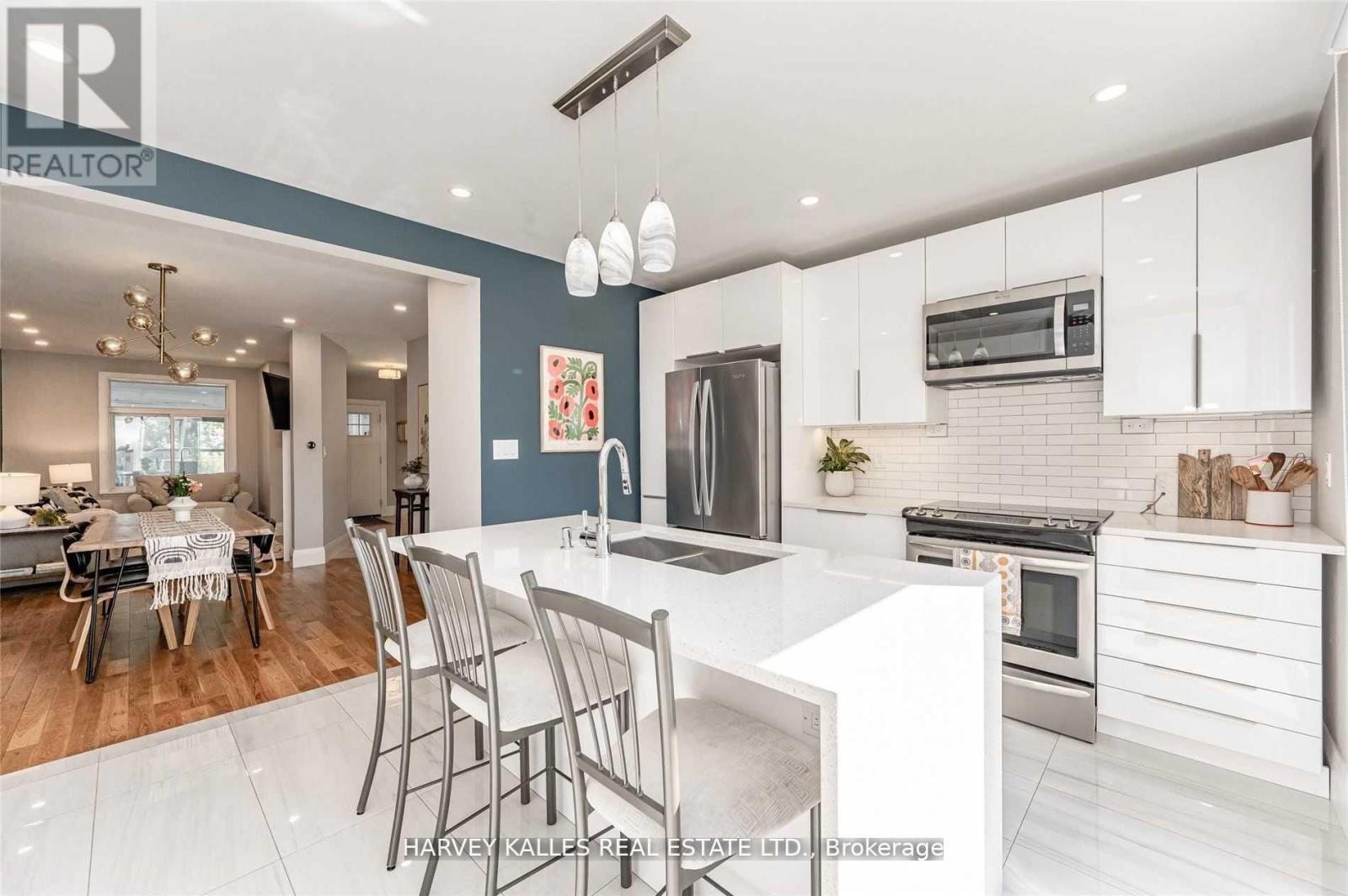 Single Family House for Sale in ROOM   LEYTON AVENUE Toronto (Oakridge) 