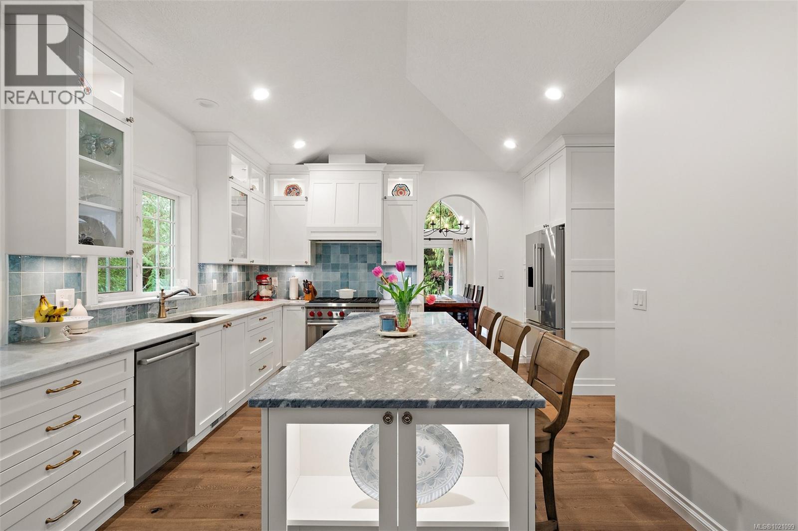 11327 Nitinat Rd, North Saanich