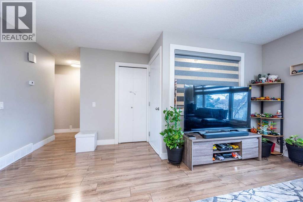 Single Family House Bi-level for Sale in  Falton Rise NE Falconridge Calgary 