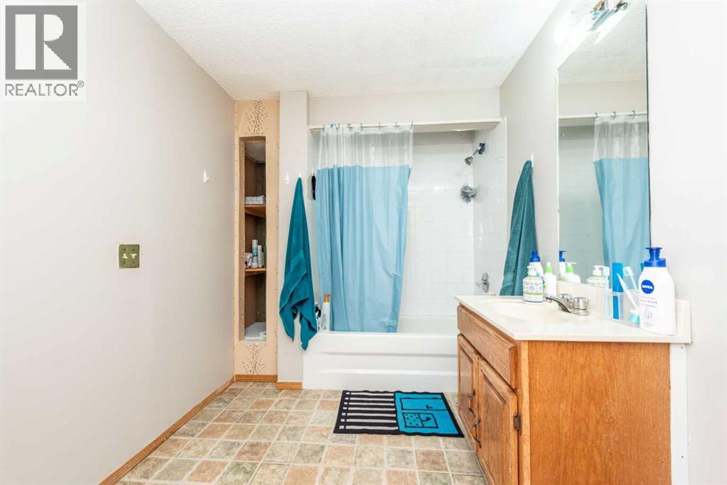 Single Family House Bi-level for Sale in  Falton Rise NE Falconridge Calgary 