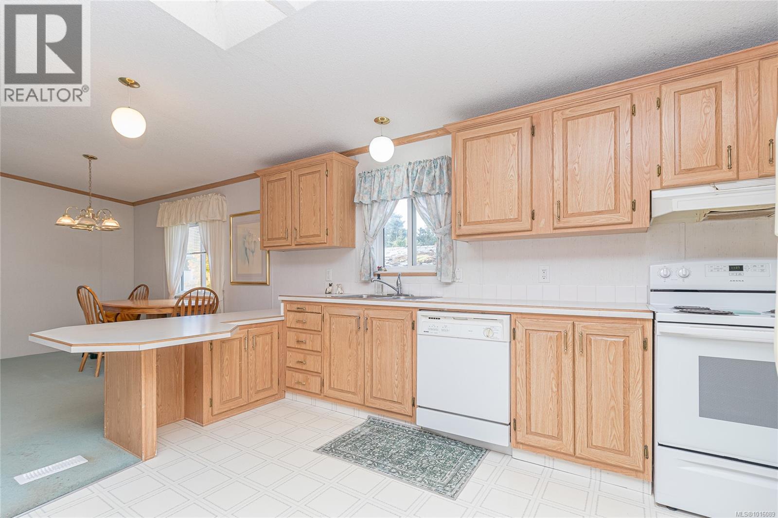  2574 Heron Way, Central Saanich