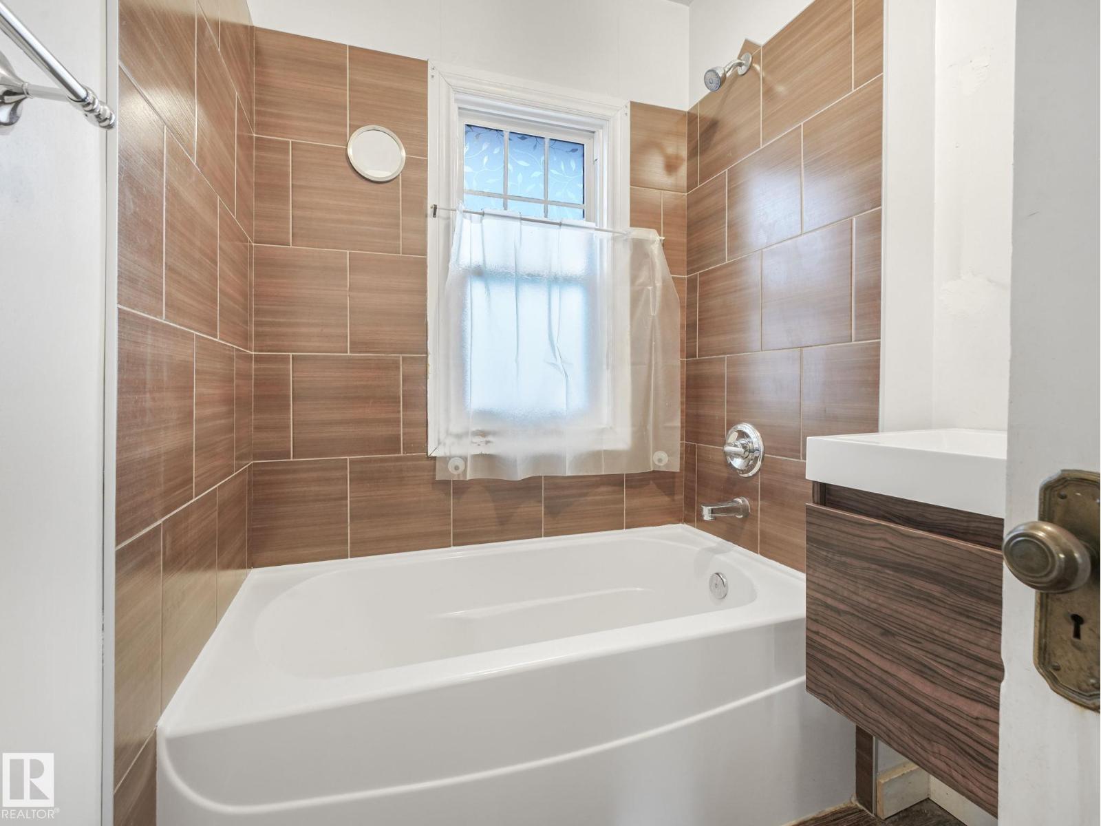 10975 123 ST NW, Edmonton