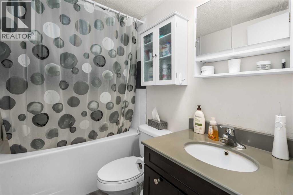 Single Family House for Sale in  C  Street NW Varsity Calgary 