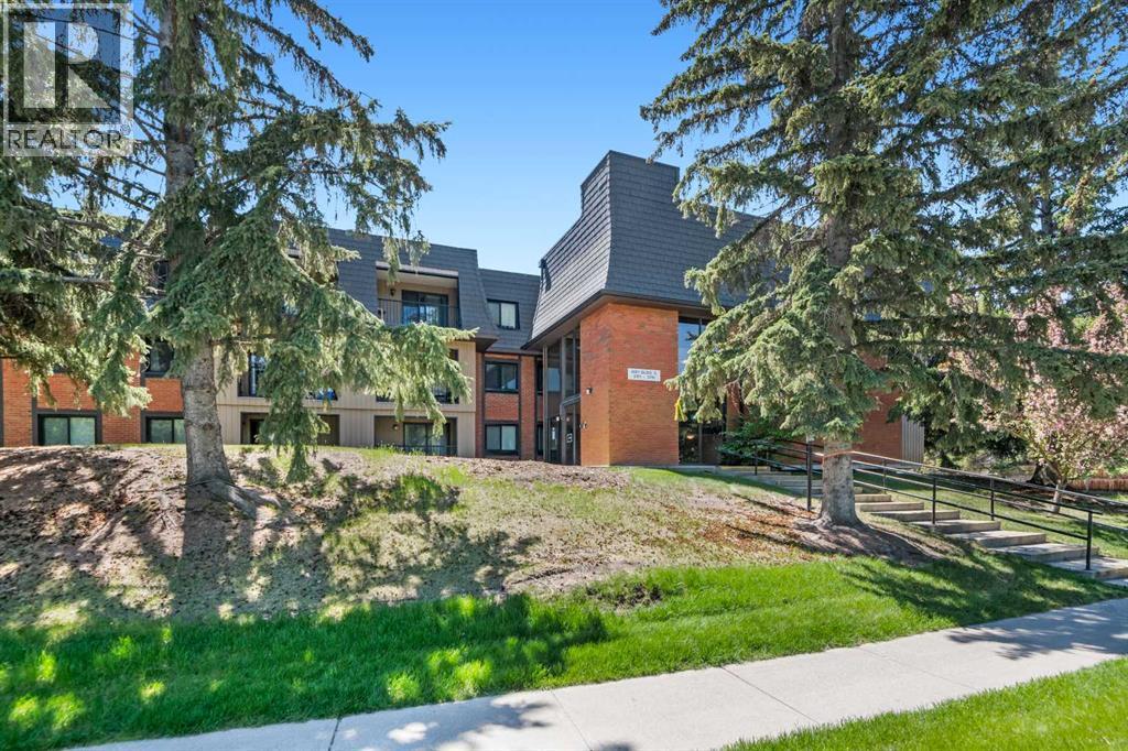 Single Family House for Sale in  C  Street NW Varsity Calgary 