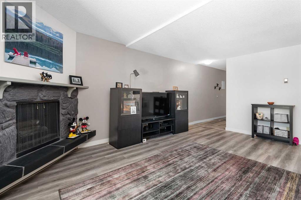 Single Family House for Sale in  C  Street NW Varsity Calgary 