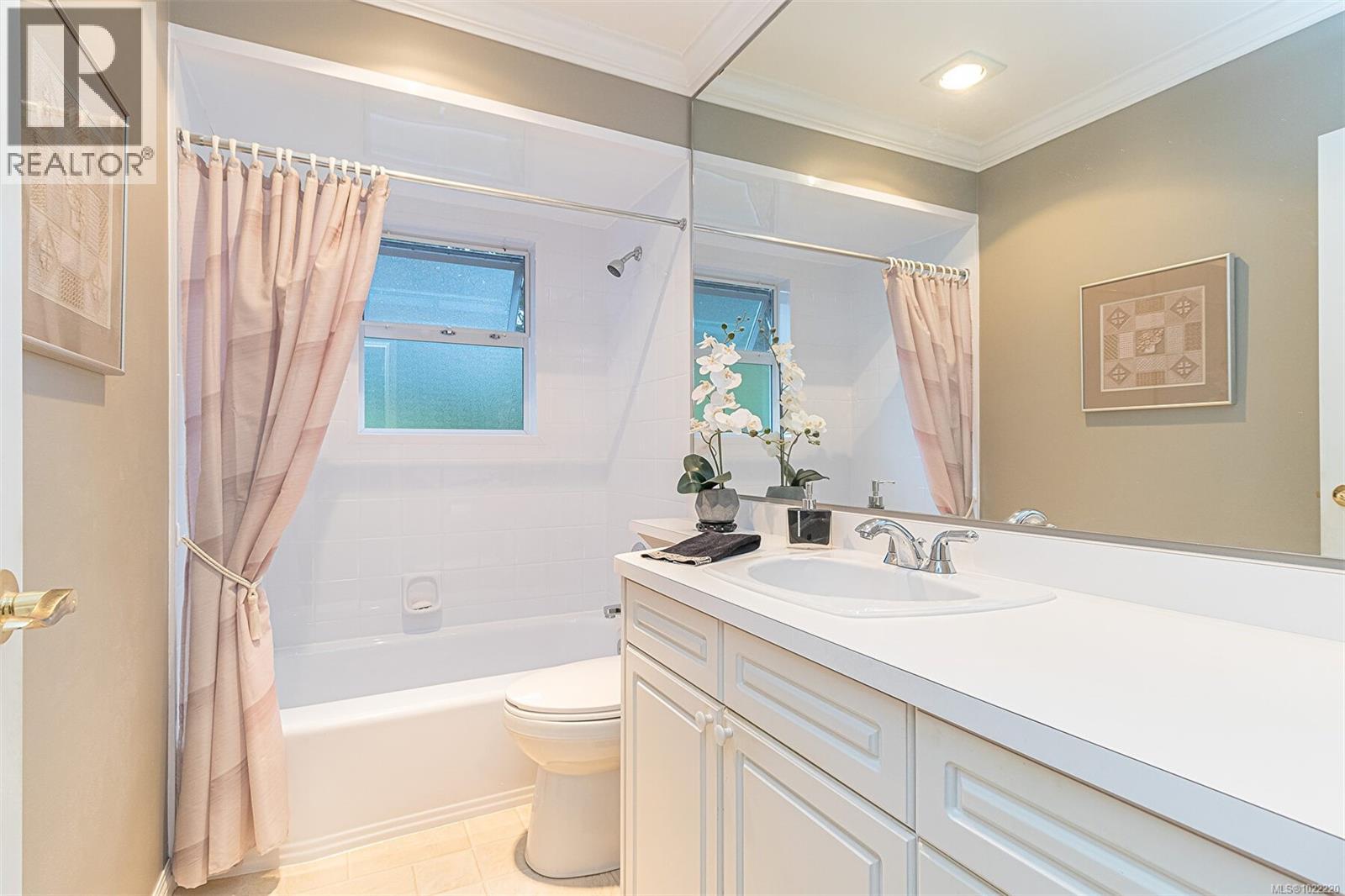  3572 Cedar Hill Road, Saanich