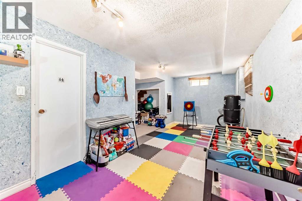 Single Family House for Sale in   Street NE Temple Calgary 