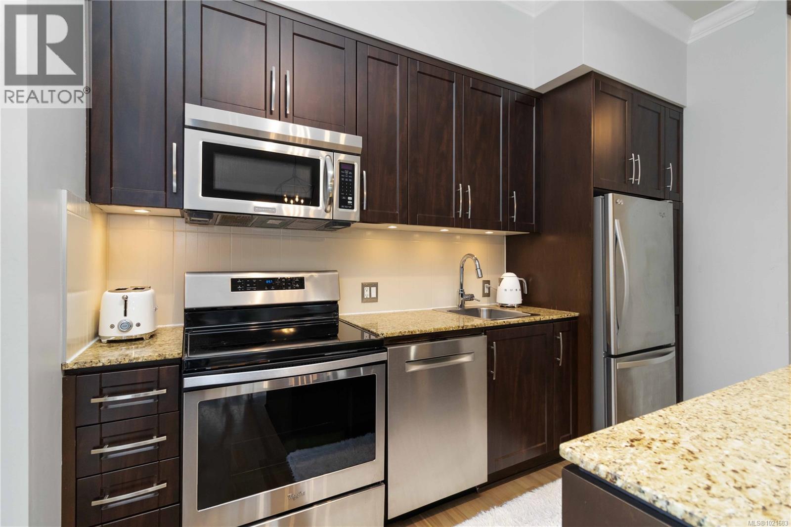 420 1395 Bear Mountain Pkwy, Langford