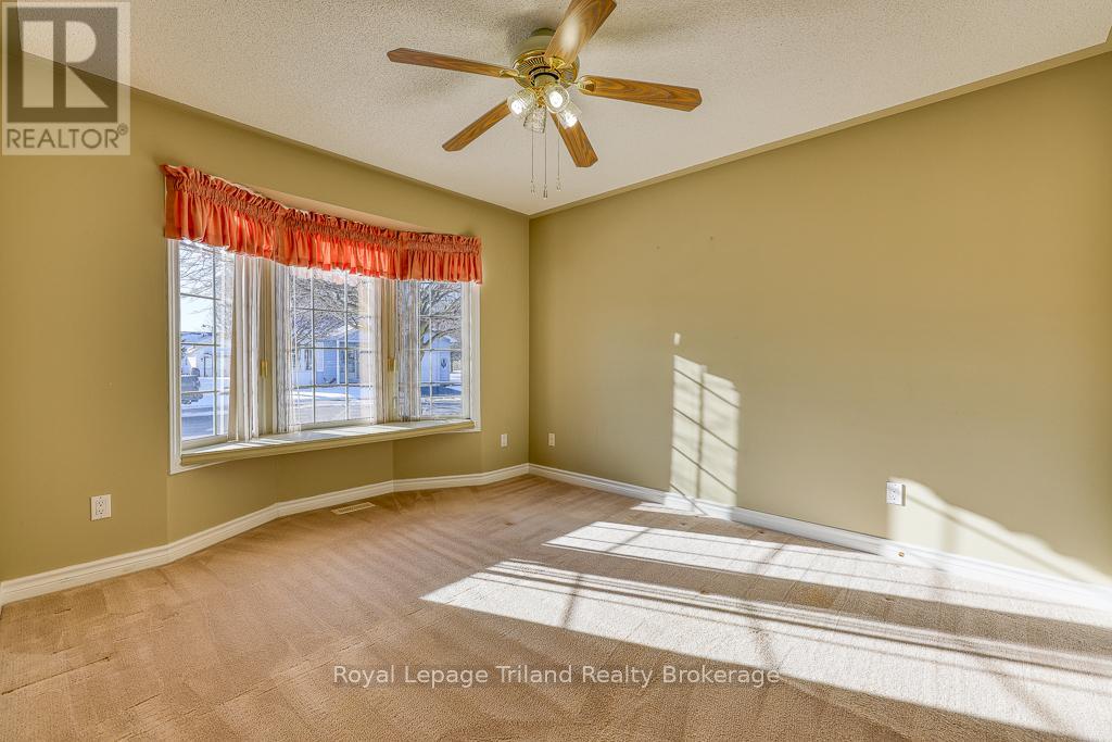 10 ARMSTRONG DRIVE - Photo 4 of 35, Tillsonburg, Ontario