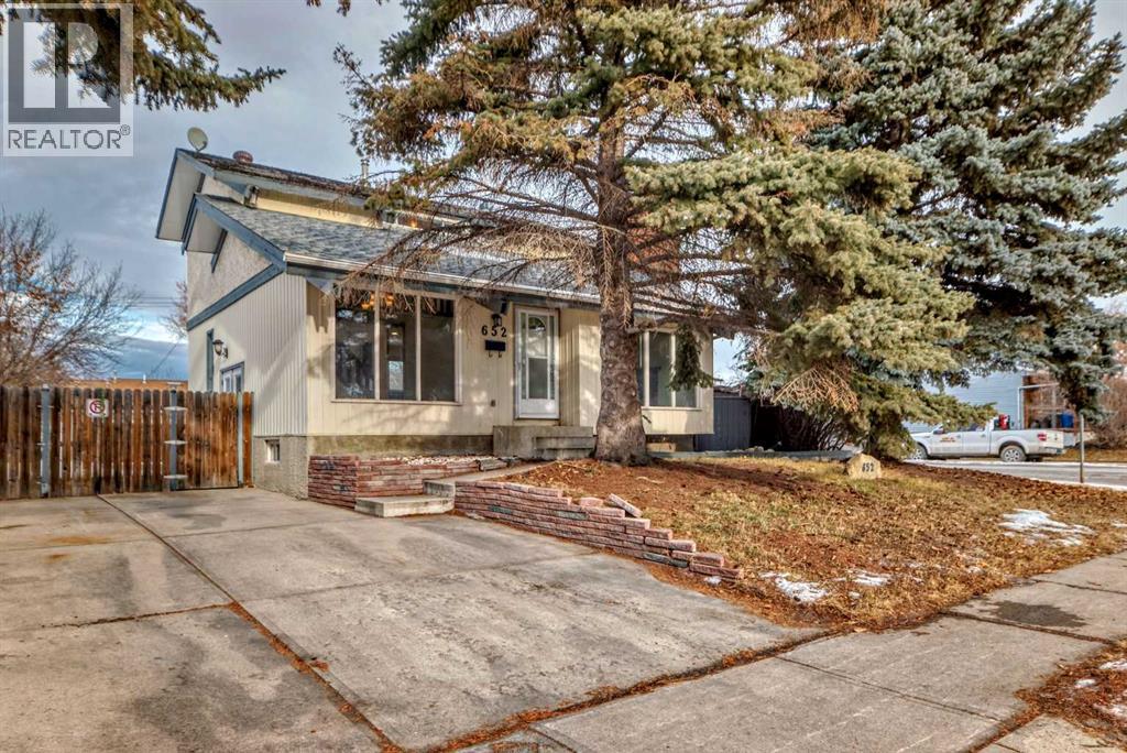652 Queensland Drive SE, Calgary, Alberta