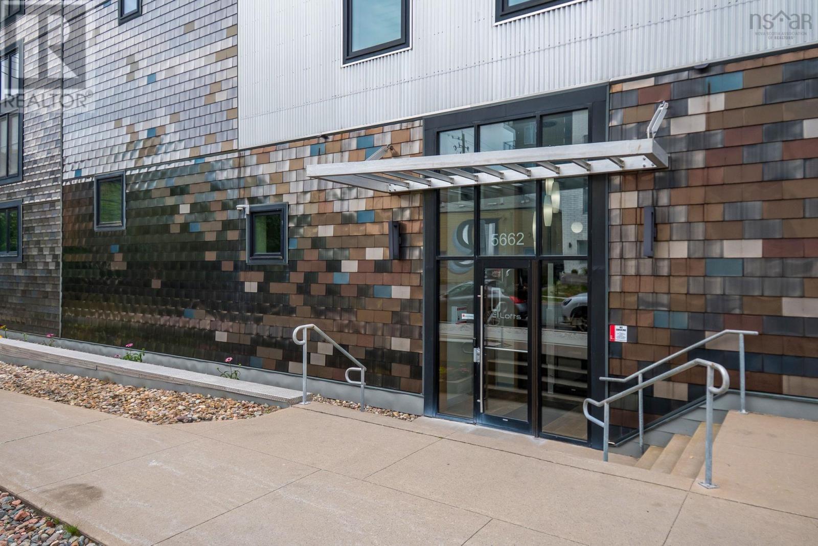 Property 28 of 39 of 319 5662 Roberts Street