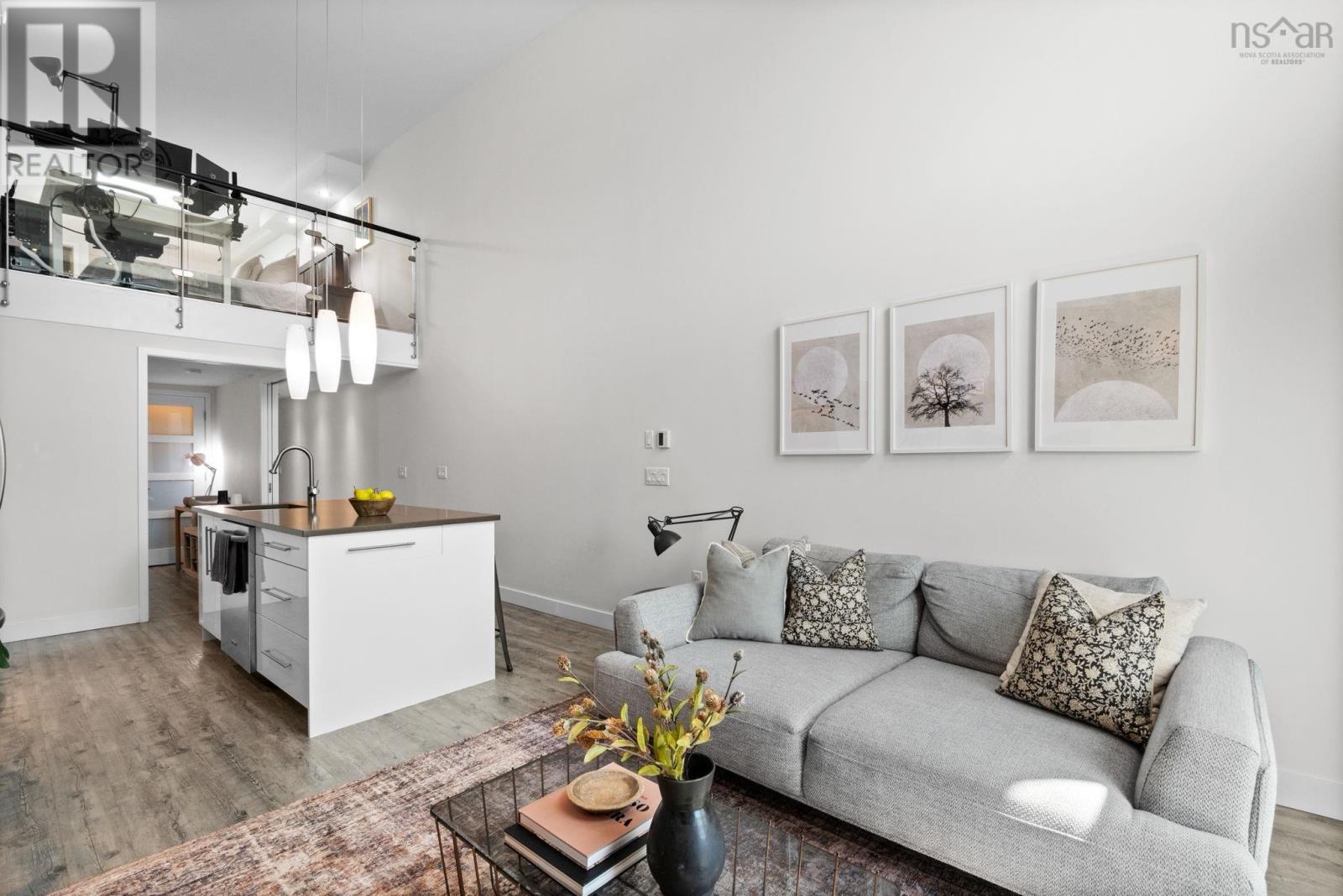 Property 5 of 39 of 319 5662 Roberts Street