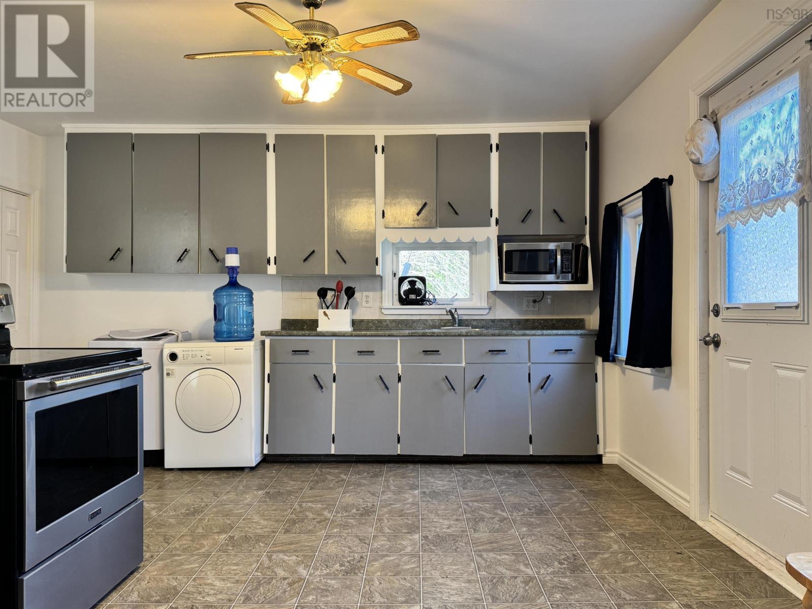 Property 5 of 17 of 3759 East River East Side Road Road