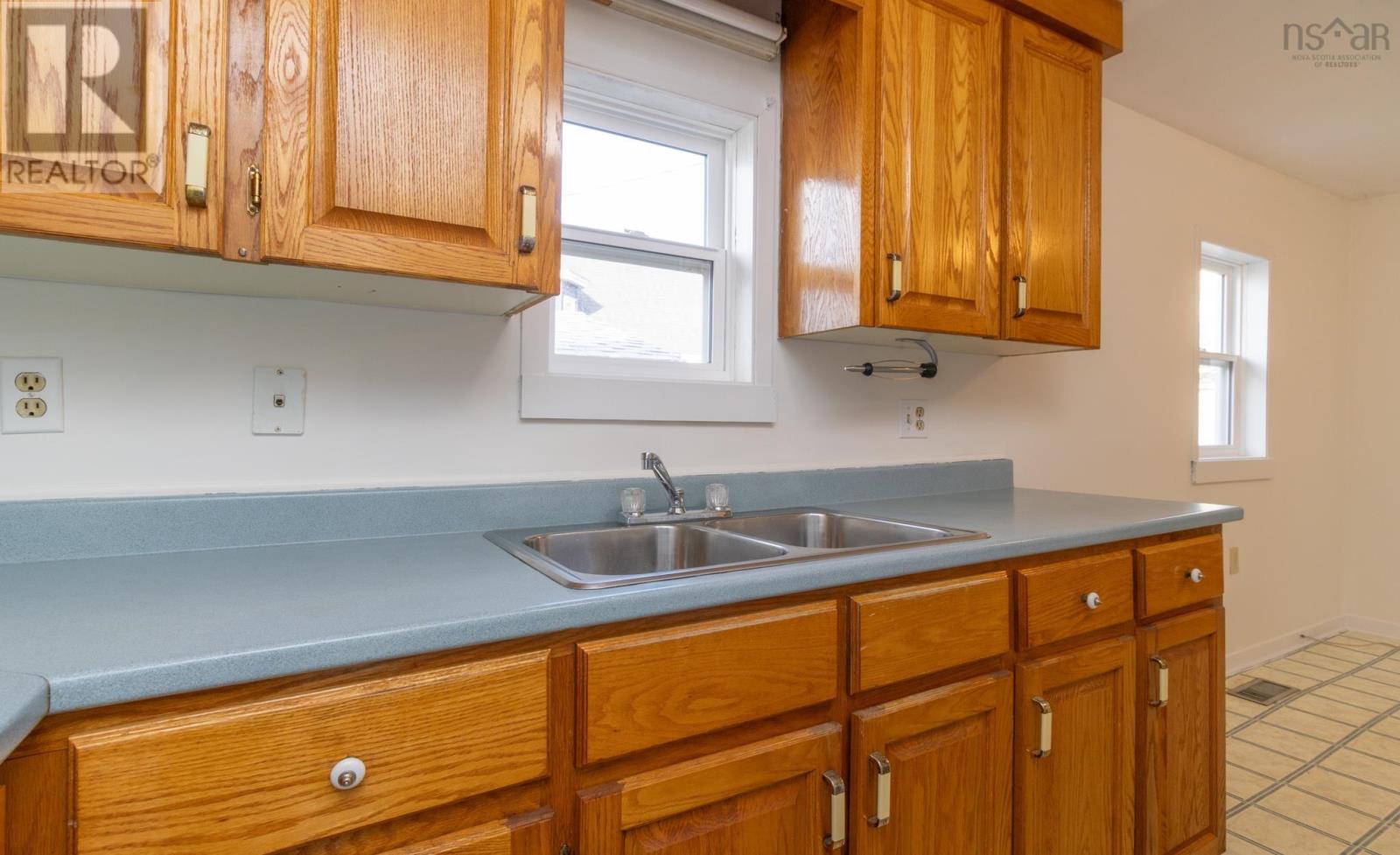 Property 8 of 18 of 3 Baker Street