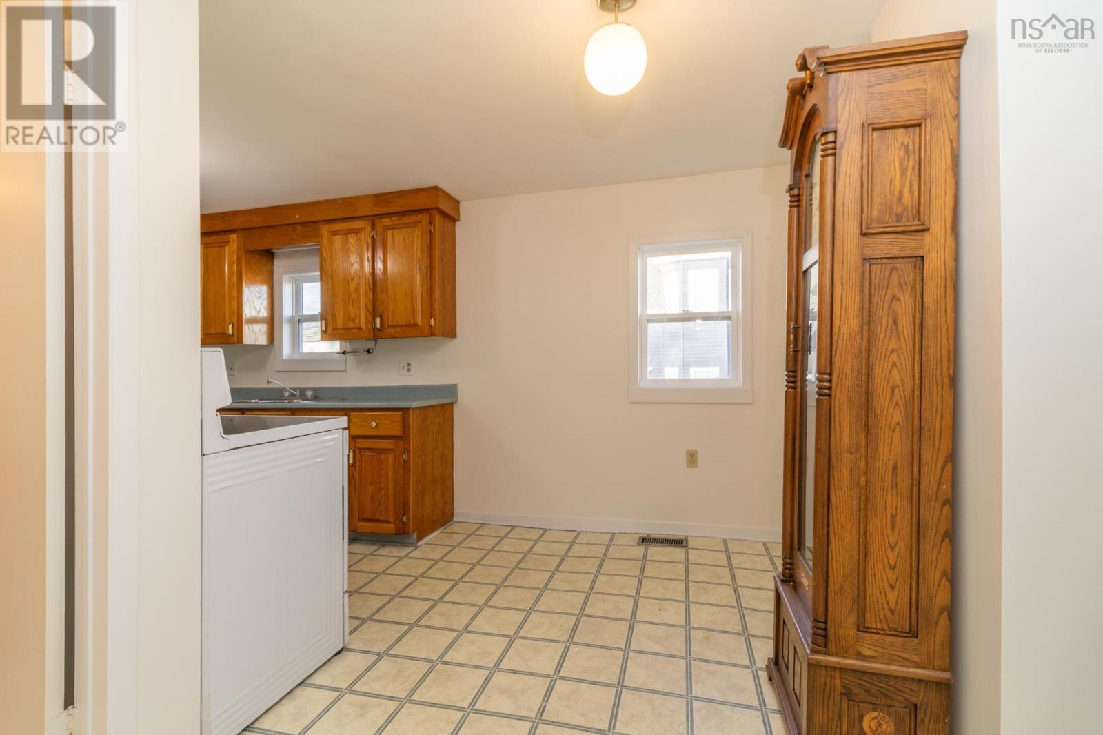 Property 10 of 18 of 3 Baker Street