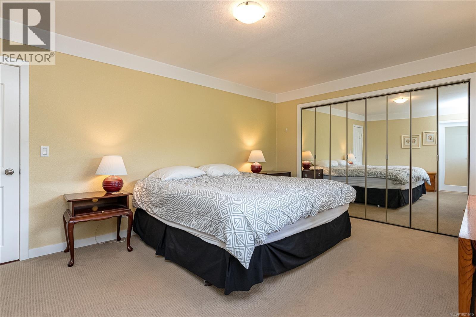 4725 Treetop Hts, Saanich