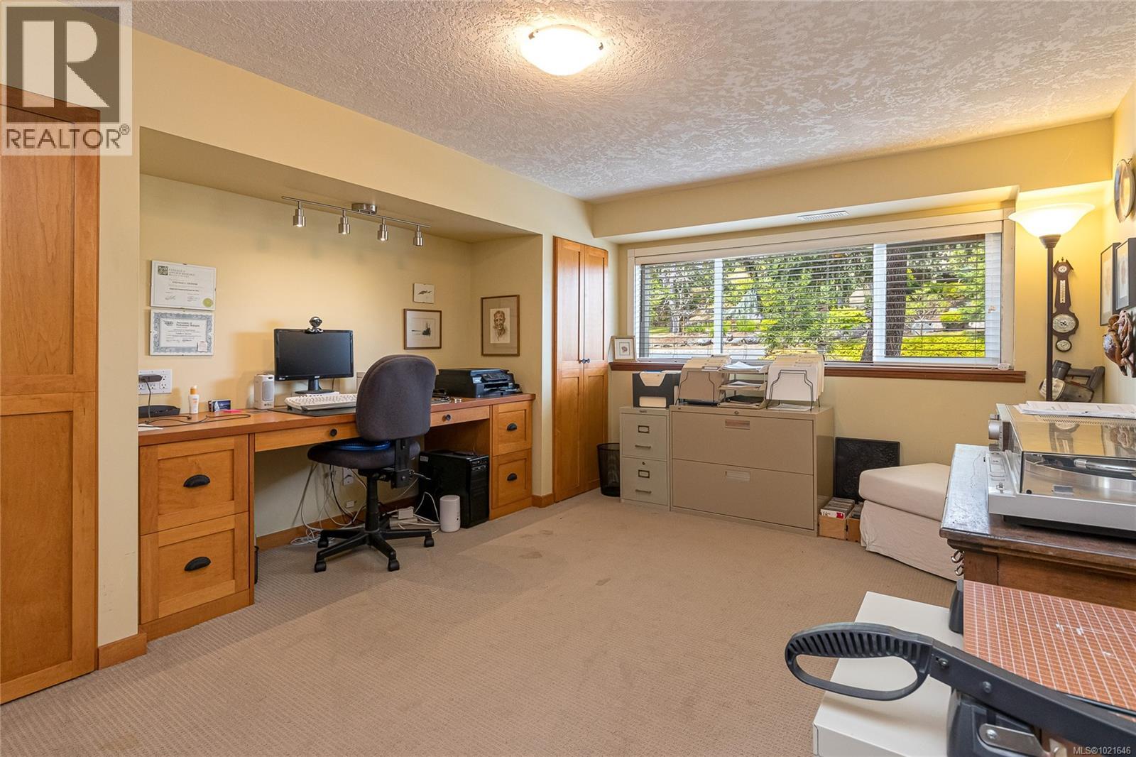 4725 Treetop Hts, Saanich