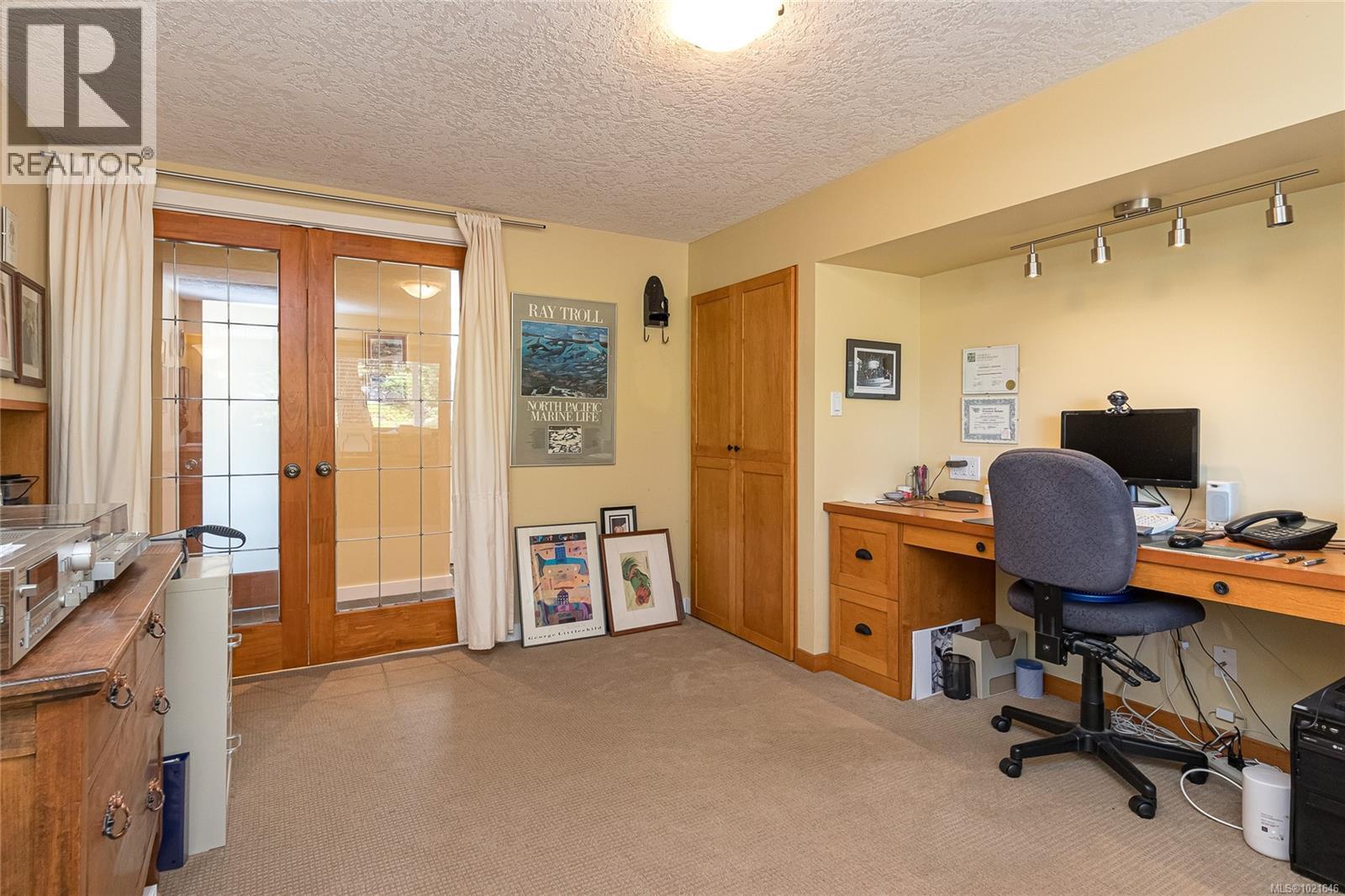 4725 Treetop Hts, Saanich