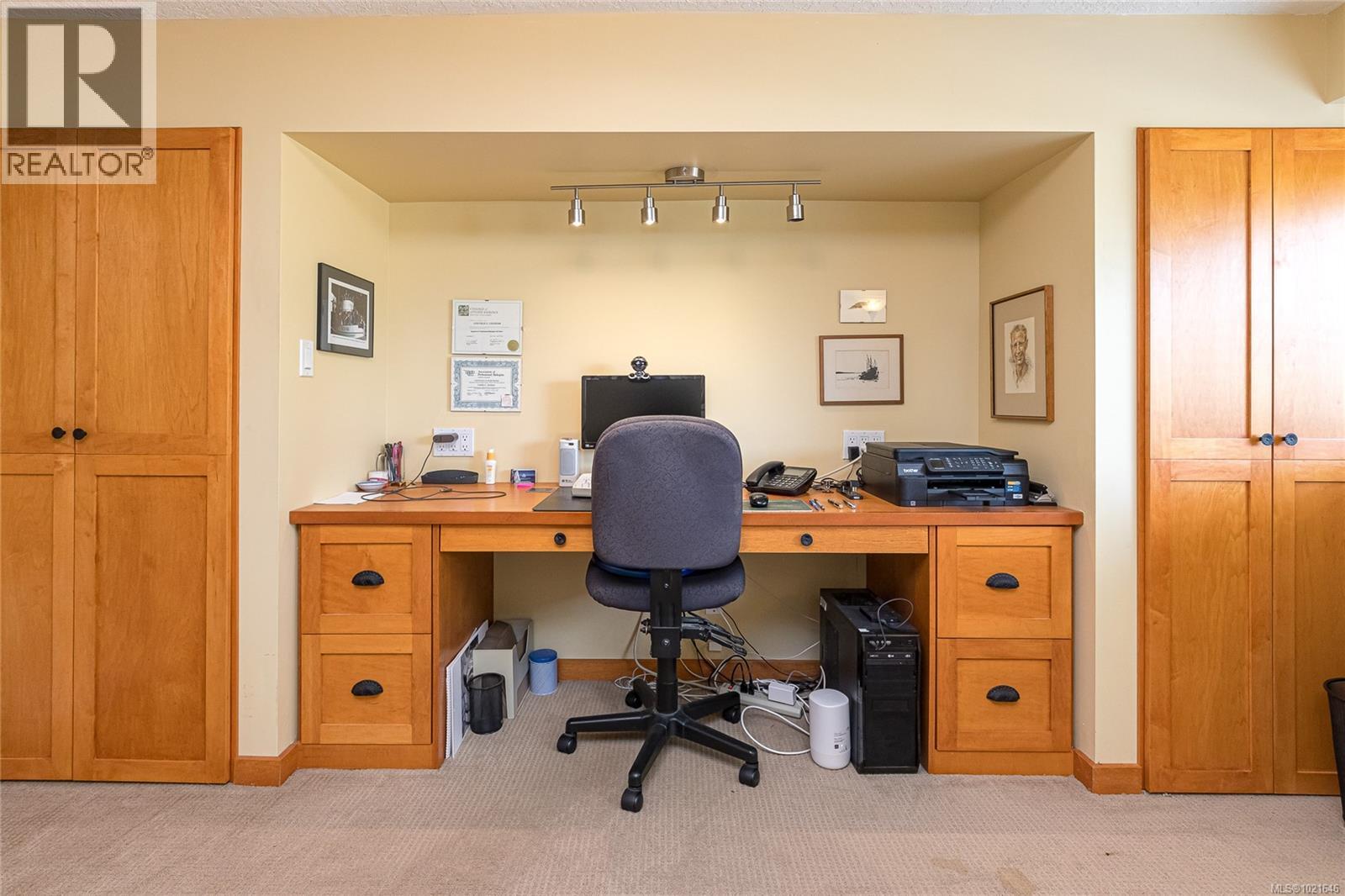 4725 Treetop Hts, Saanich