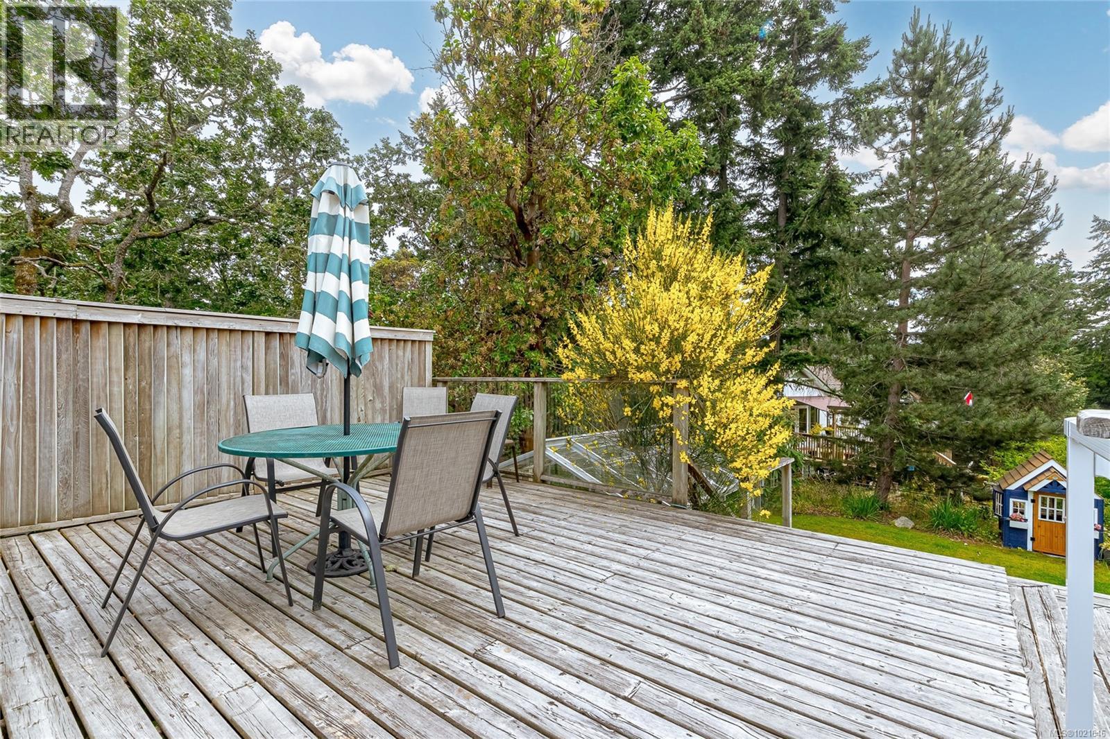 4725 Treetop Hts, Saanich