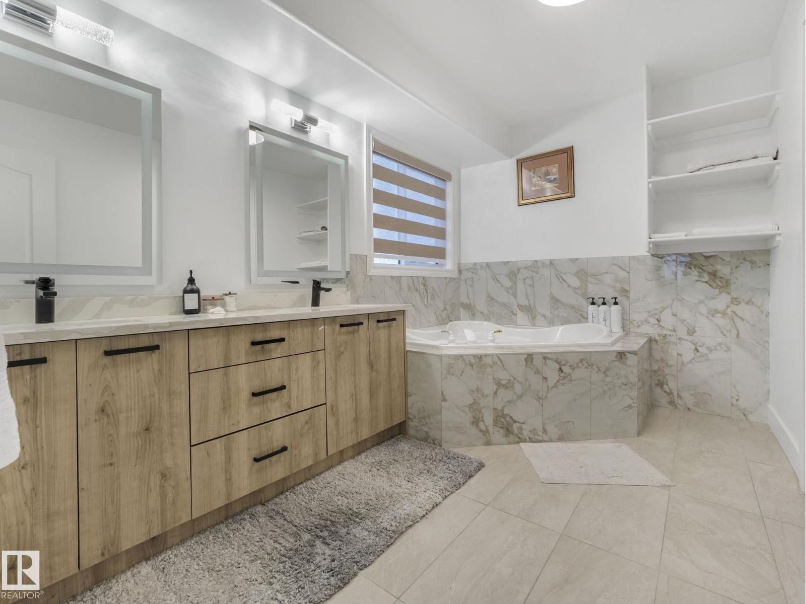 572 BUTTERWORTH WY NW, Edmonton