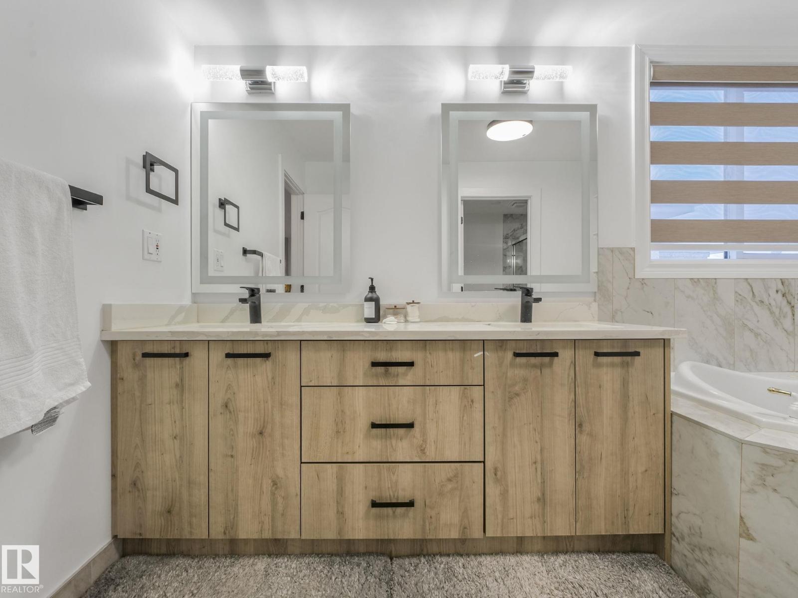 572 BUTTERWORTH WY NW, Edmonton