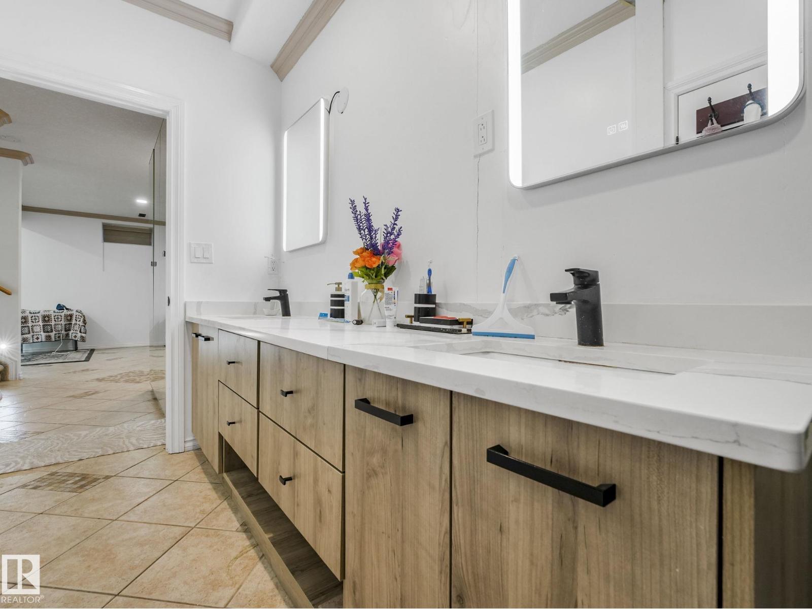 572 BUTTERWORTH WY NW, Edmonton