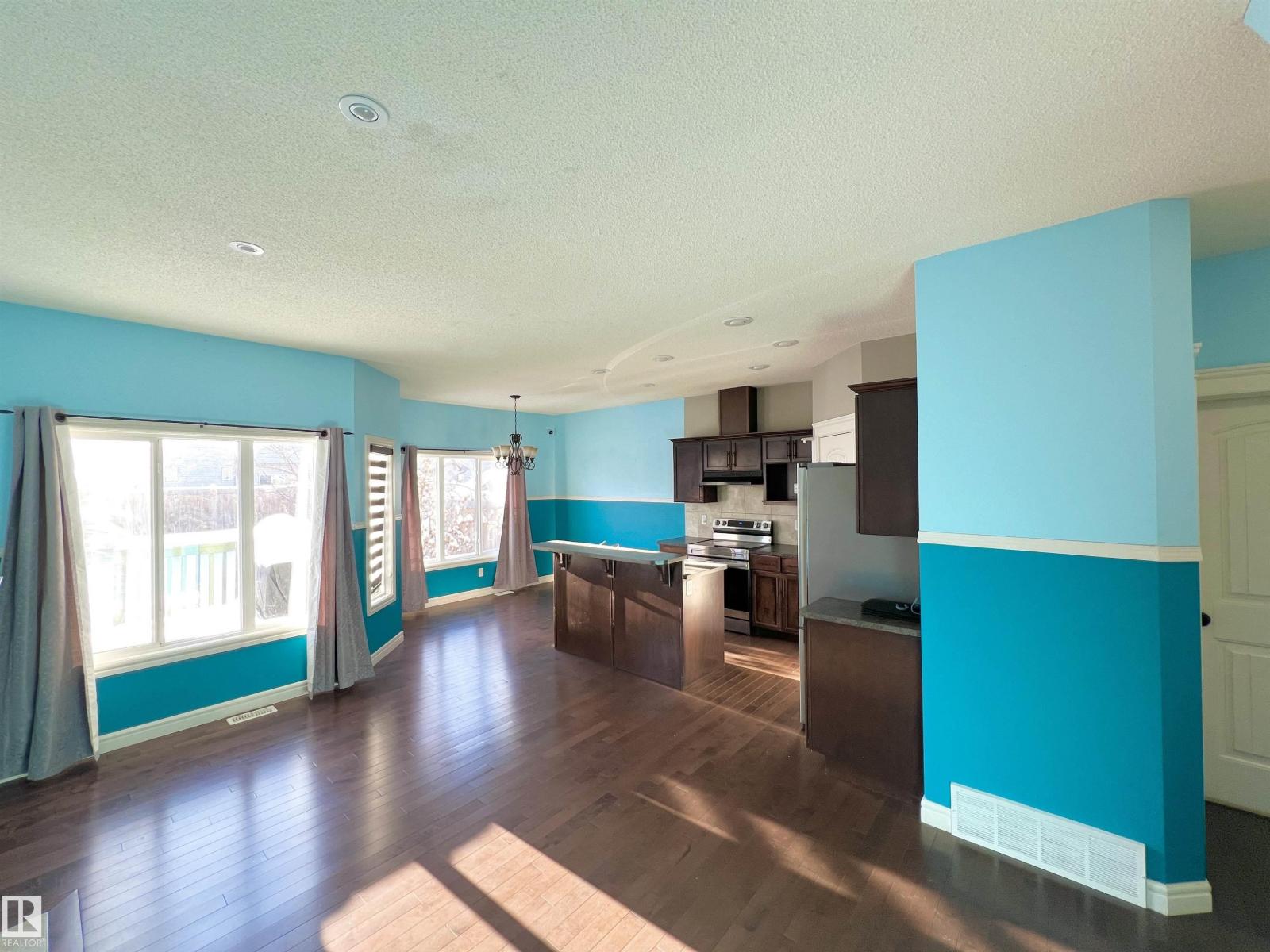 2825 16A AV NW, Edmonton