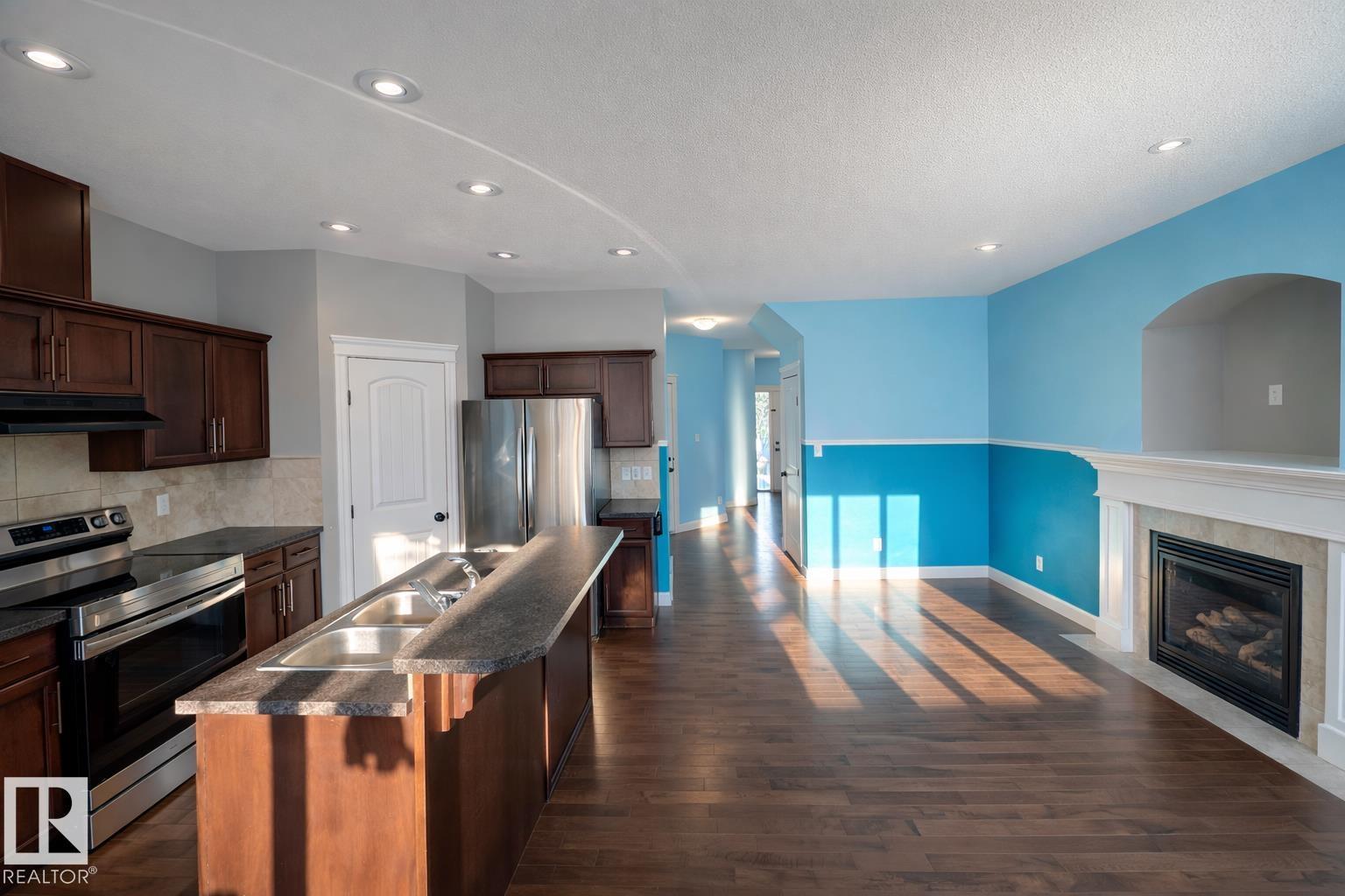 2825 16A AV NW, Edmonton