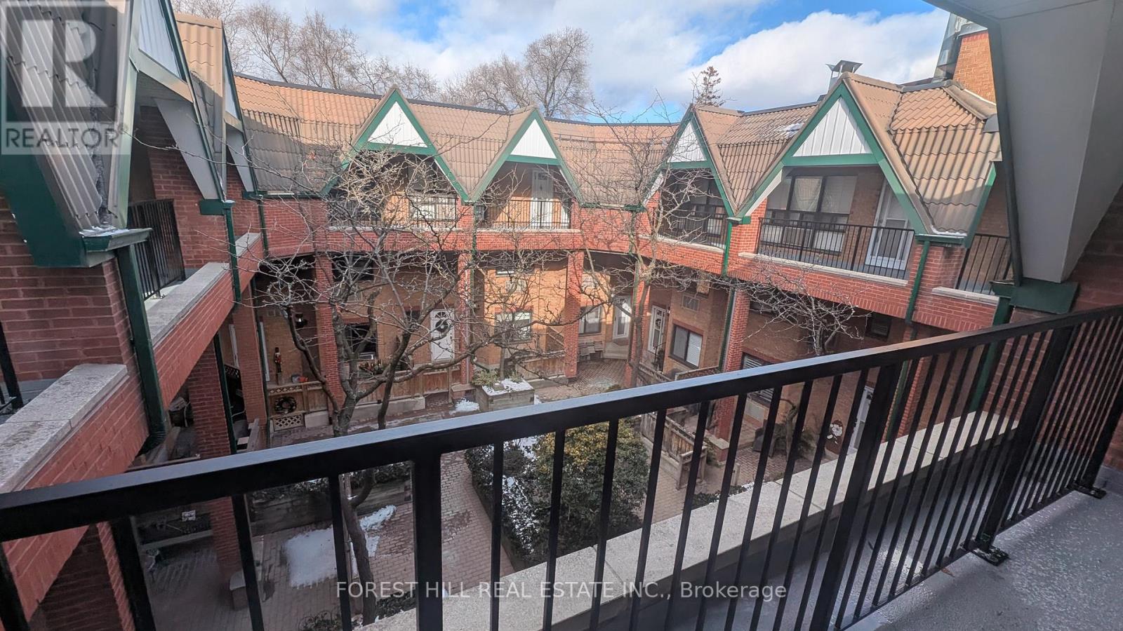 2112 Queen Street 23