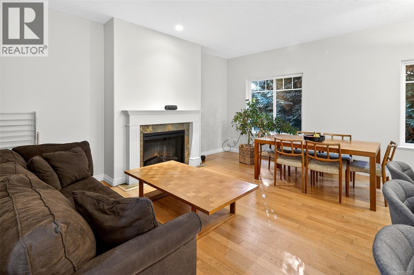 3 1405 Mallek Cres, Victoria