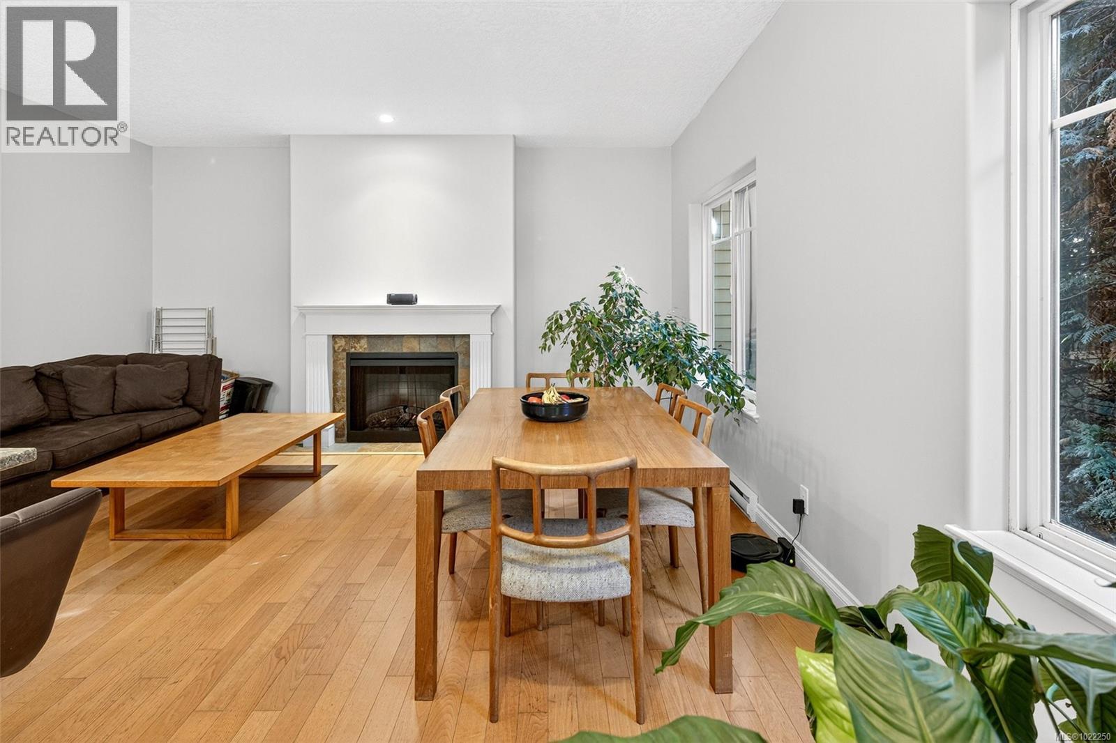 3 1405 Mallek Cres, Victoria