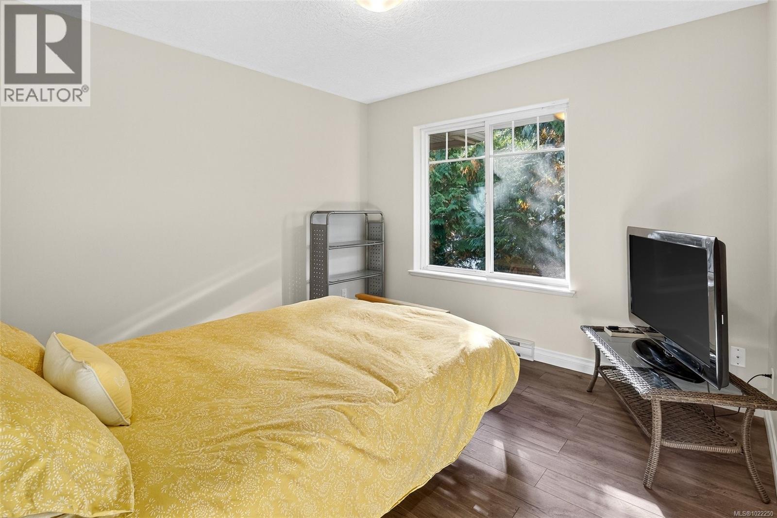 3 1405 Mallek Cres, Victoria