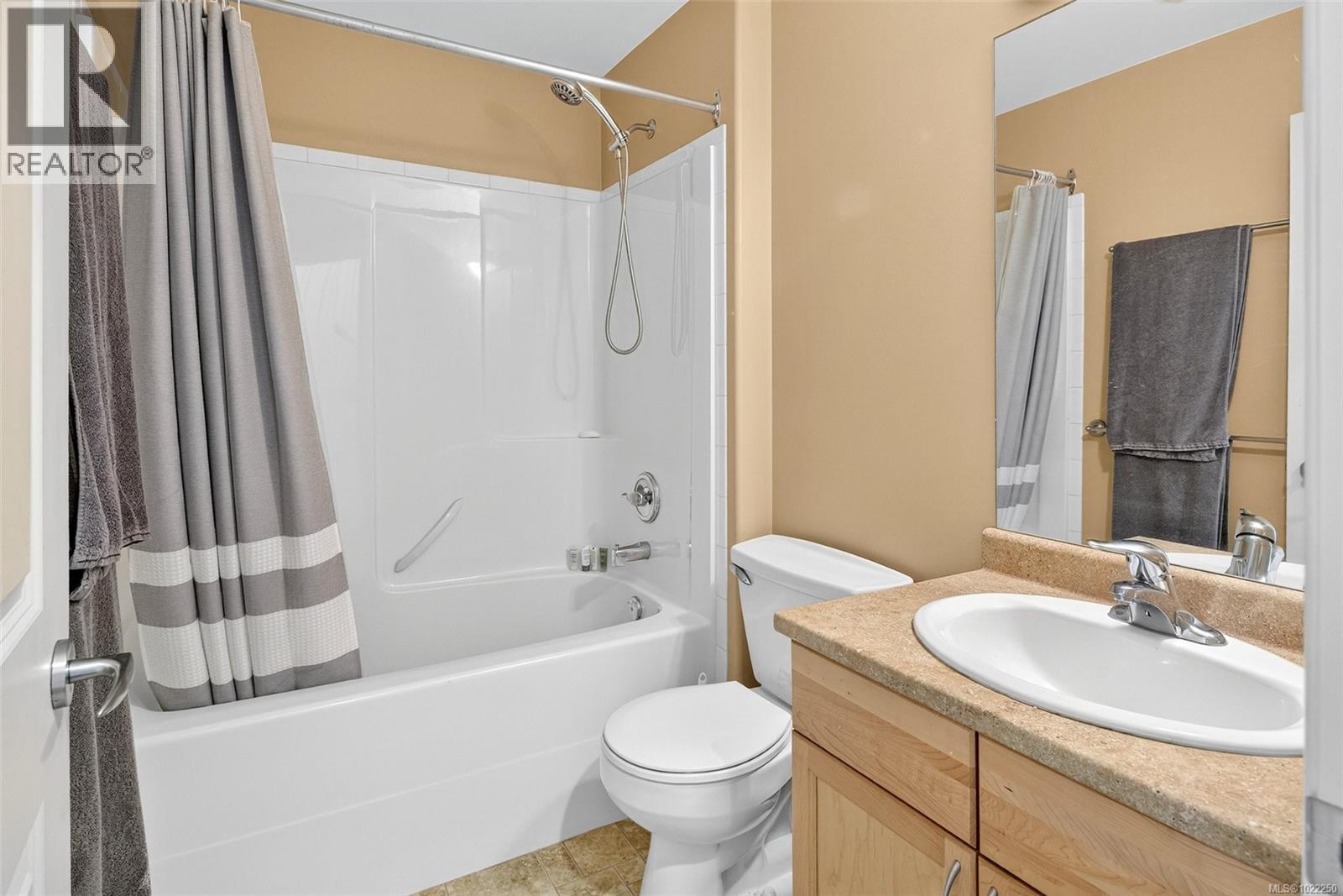 3 1405 Mallek Cres, Victoria