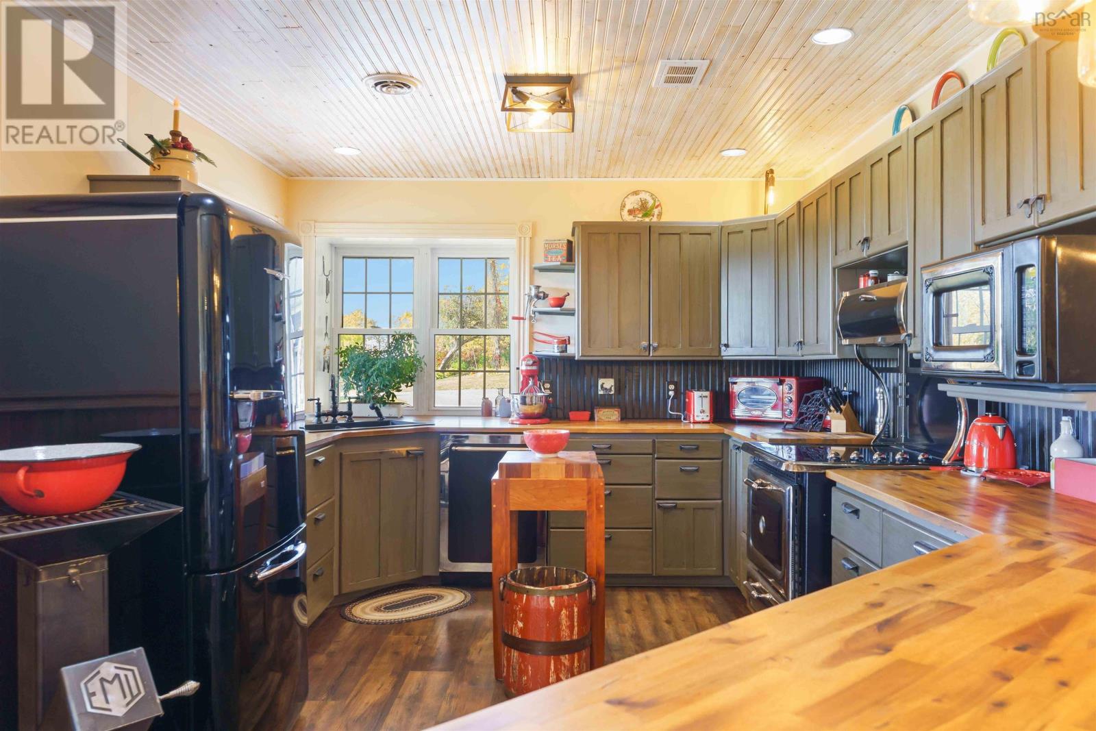 Property 7 of 50 of 325 Thorpe Road