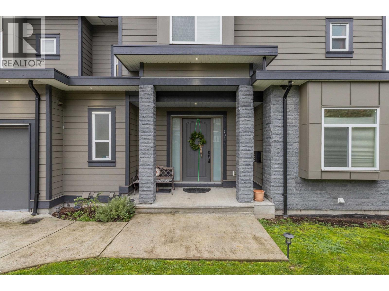 1025 RANCH PARK WAY, Coquitlam