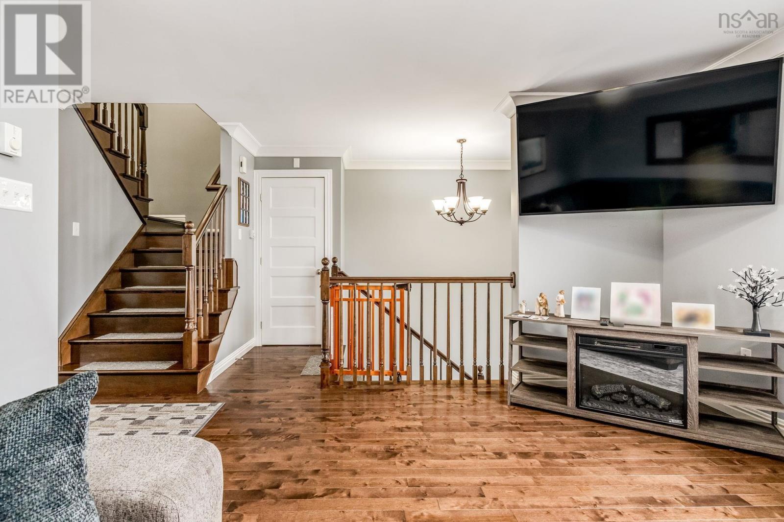 Property 18 of 49 of 36 Avebury Court