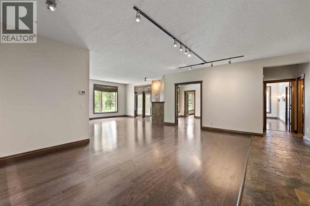 Single Family House for Sale in   Hemlock Crescent SW Spruce Cliff Calgary 